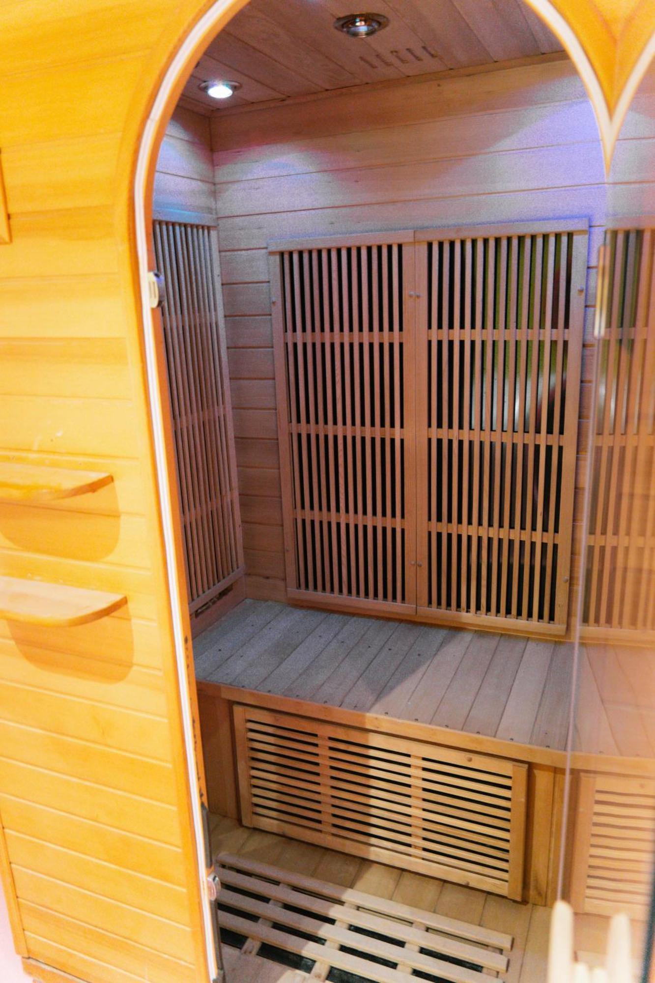 Capsule Girl Power Spa - Balneo - Sauna - Karaoke - Billard - 2 Chambres ชาร์เลอรัว ภายนอก รูปภาพ