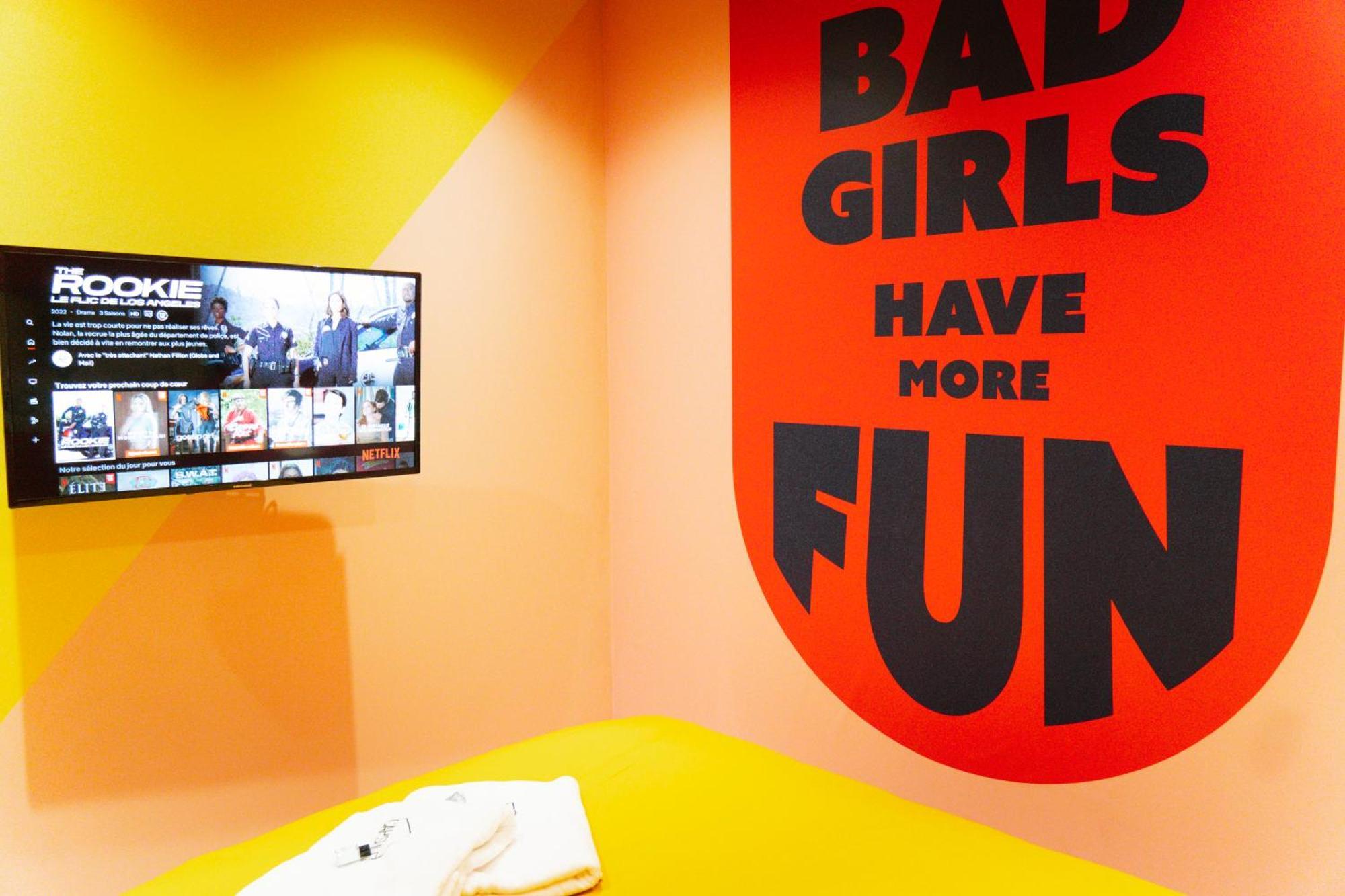 Capsule Girl Power Spa - Balneo - Sauna - Karaoke - Billard - 2 Chambres ชาร์เลอรัว ภายนอก รูปภาพ