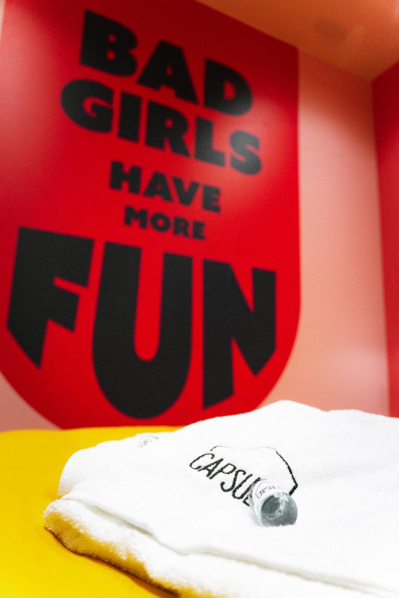 Capsule Girl Power Spa - Balneo - Sauna - Karaoke - Billard - 2 Chambres ชาร์เลอรัว ภายนอก รูปภาพ