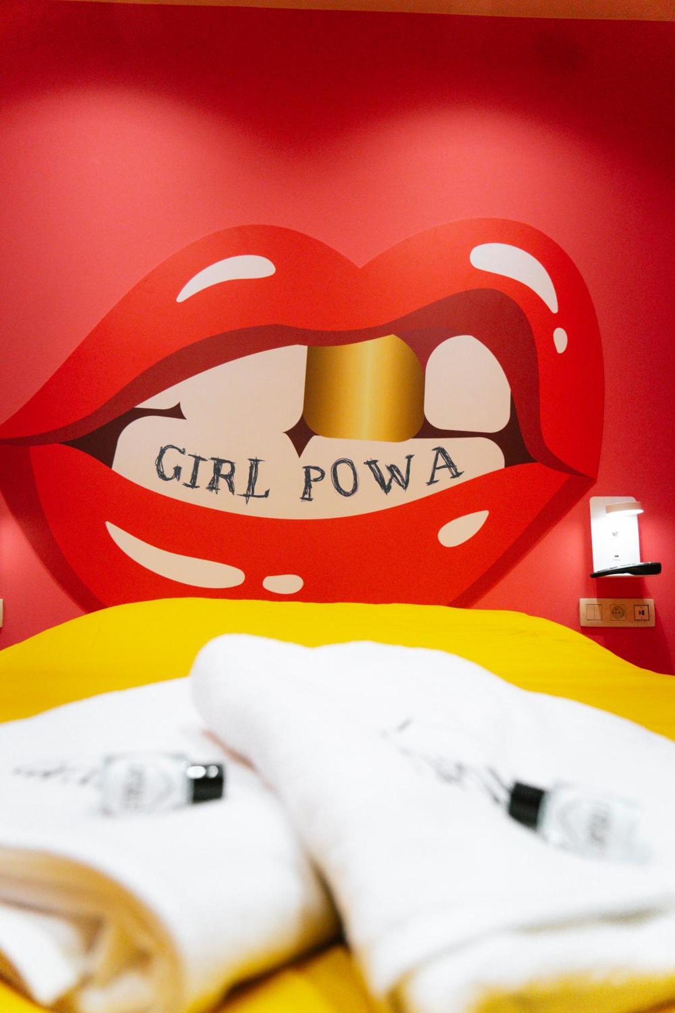 Capsule Girl Power Spa - Balneo - Sauna - Karaoke - Billard - 2 Chambres ชาร์เลอรัว ภายนอก รูปภาพ