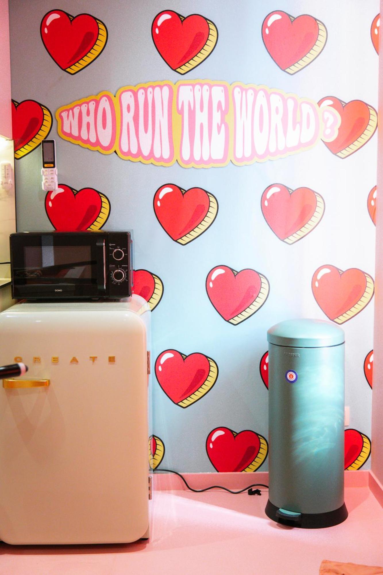 Capsule Girl Power Spa - Balneo - Sauna - Karaoke - Billard - 2 Chambres ชาร์เลอรัว ภายนอก รูปภาพ